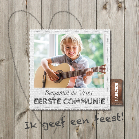 Mooie houten foto communie uitnodiging voor een jongen