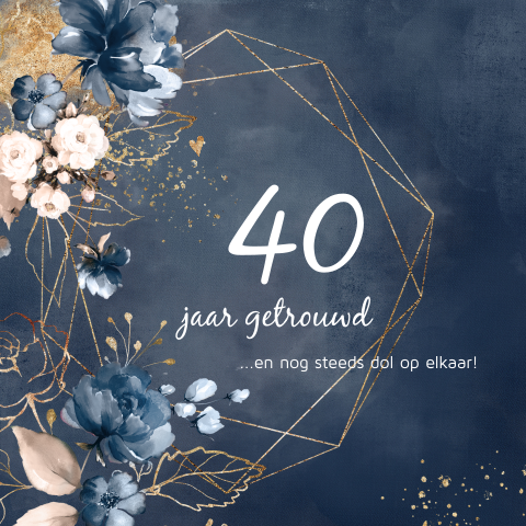 Feestelijke feliciatiekaart 40 jaar huwelijk donkerblauw met bloemen