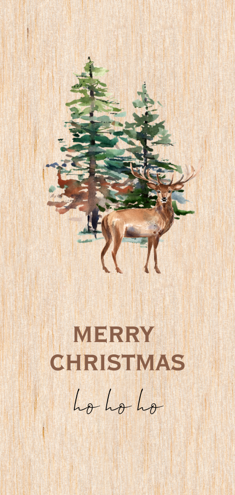 Langwerpige kerstkaart op hout gedrukt rendier in bos
