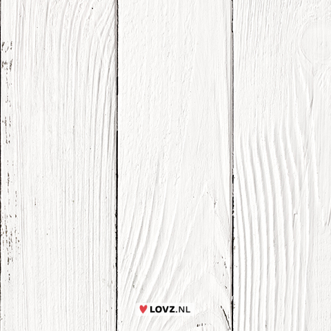 Unieke uitnodigingskaart met wit hout design en hart label